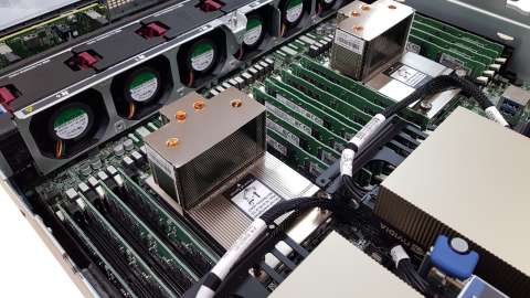 KI Server des Kompetenzzentrums Cottbus mit 48 Zen 3 Kernen von AMD und 512 GB RAM