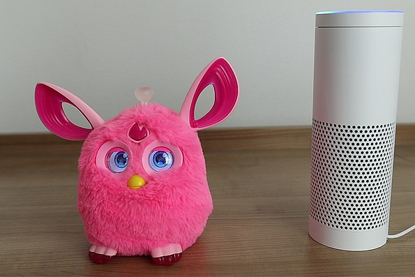 Furby und Amazon Echo